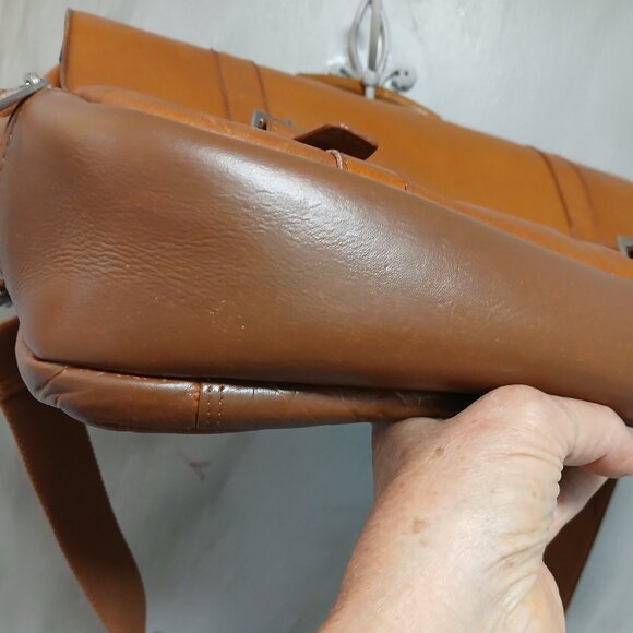 Kenneth Cole Reaction Tan Laptop Bag - Picture 14 of 15